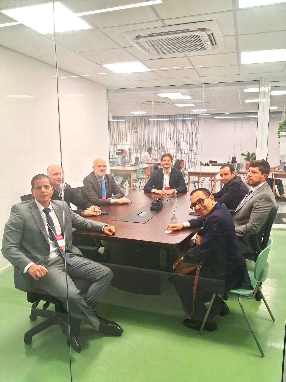Grupo reunido durante o lançamento da Drones Offshore no Maravalley